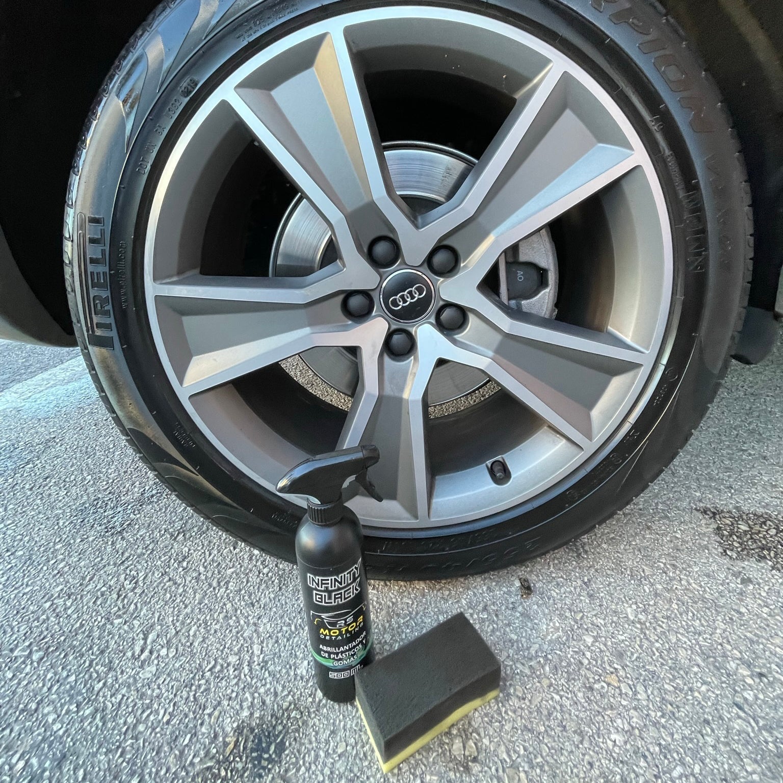 INFINITY BLACK 5L - Abrillantador plásticos y gomas